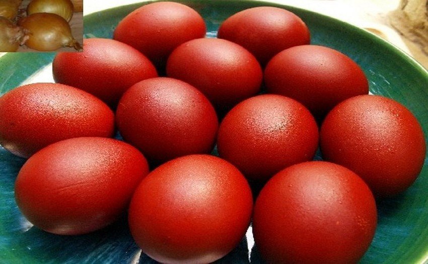 Як пофарбувати яйця лушпинням від цибулі?